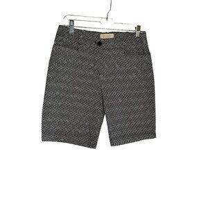 🔴5 for $40 SALE
Talbots Women’s Navy Blue Shorys with wht floral pattern sz 6p